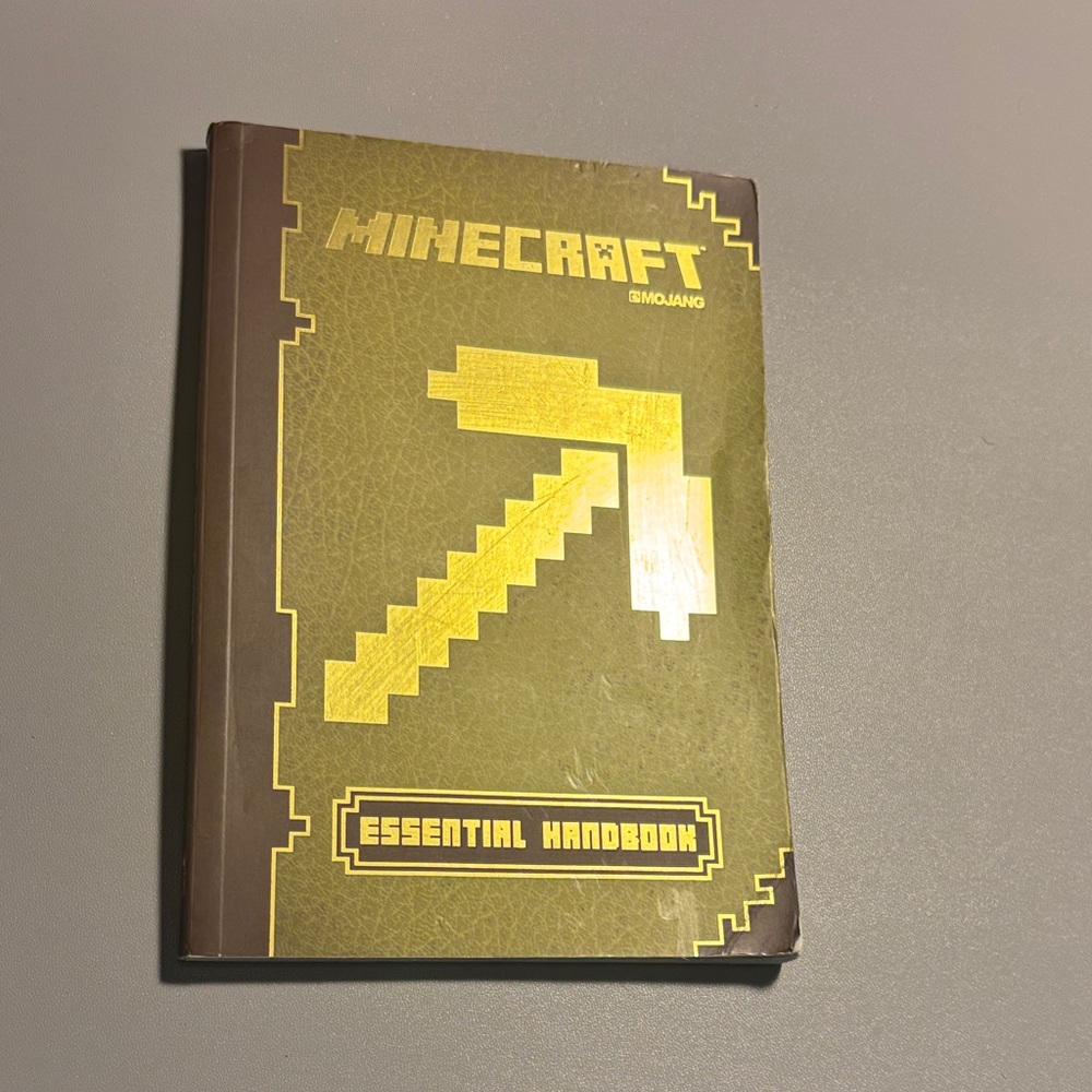 Scholastic Gaming Guide - Green and Gold